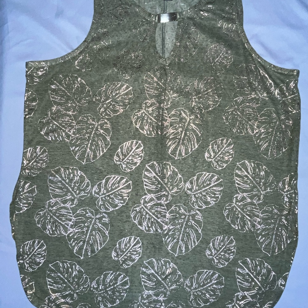 Rogue Olive‎ Green Sleeveless Top with Gold Leaf Pattern 4X